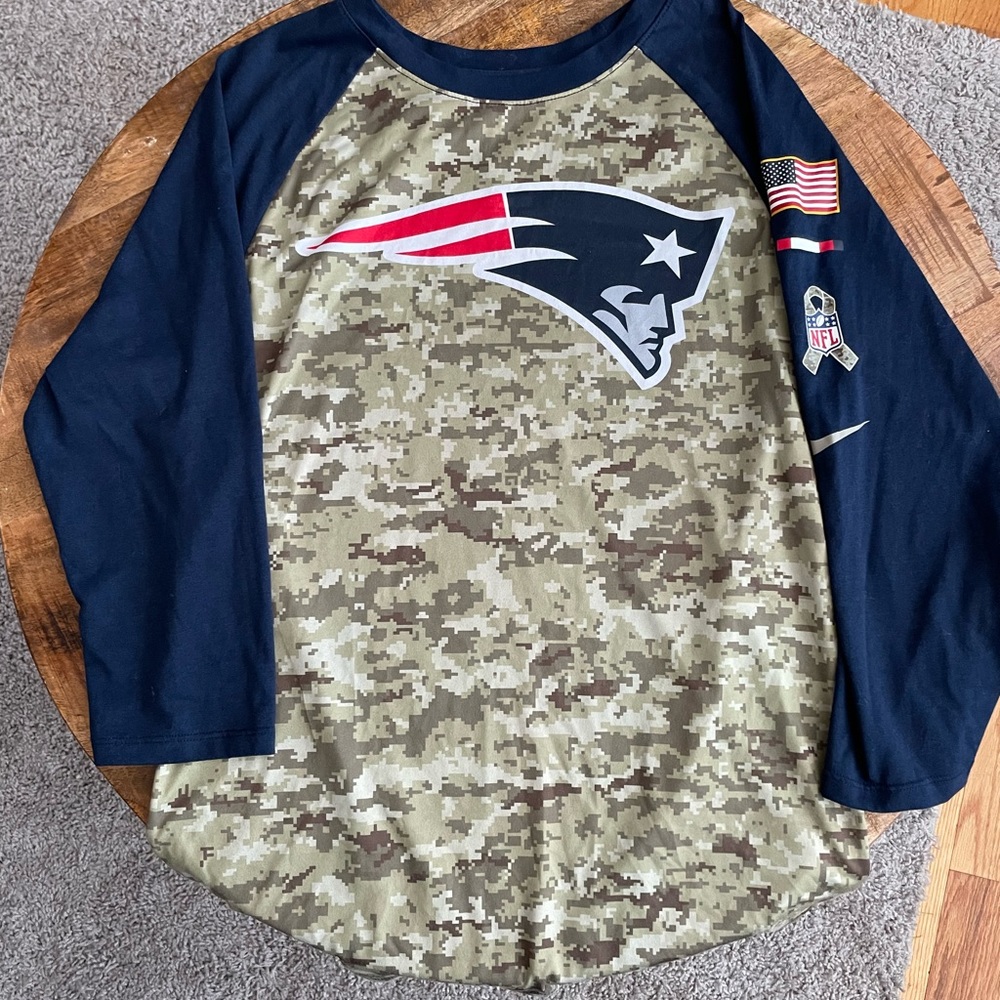 Nike On Field NE Patriots Salute To Service T
